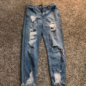 ✨light blue denim ripped jeans✨